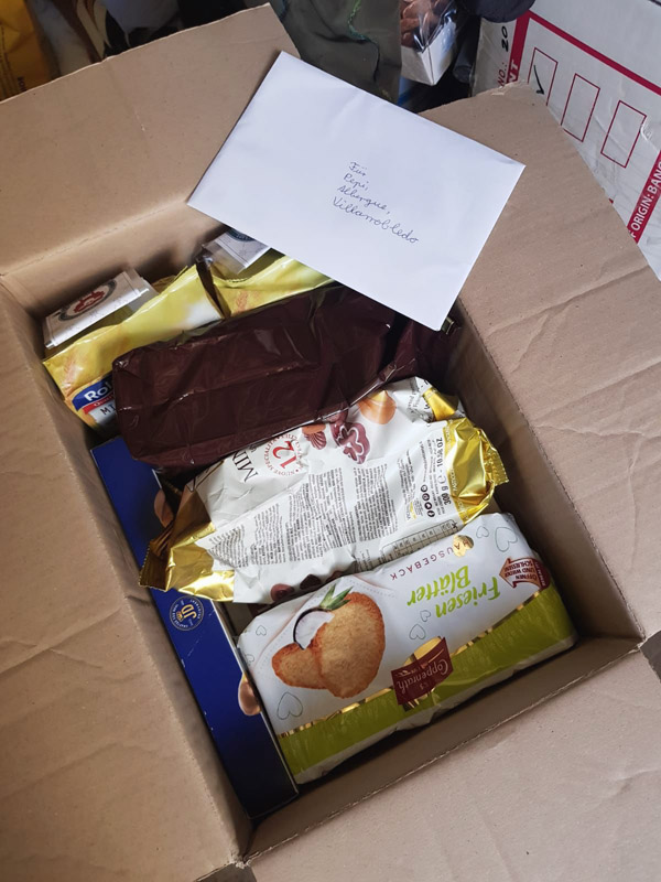 Aufmerksamkeiten für das Team: Paket mit Süßigkeiten
